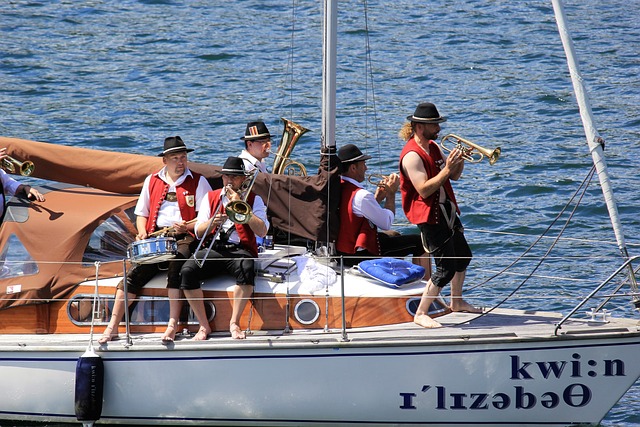 小胖洛夫頓加盟後團隊更加團結 上海連勝九場重返季後賽區.